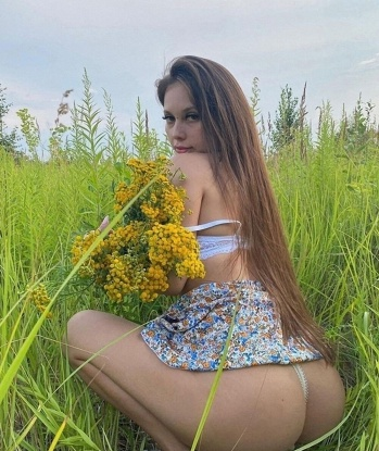 У меня есть все, чтобы сделать твое время сказочным. 🔥
Обладаю умением создавать атмосферу полного расслабления и удовольствия. Мои услуги включают все, что ты можешь представить: массаж, фетиши, ролевые игры и многое другое. 😈💦
Наши встречи будут наполнены страстью и нежностью. Я знаю, как ублажить мужчину до самого хруста. Ты точно останешься доволен моими навыками и грацией. 😉✨
Мои фотографии гарантируют полное соответствие действительности. Узнаешь меня сразу же, и мои отзывы только подтвердят твое решение. Наши встречи пройдут в атмосфере абсолютной конфиденциальности и безопасности. 🤫🔒
Не упускай возможность окунуться в мир наслаждений и релаксации со мной. Свяжись со мной прямо сейчас, и я обещаю, что ты ни на секунду не пожалеешь о своем решении. Жду тебя, милый! 💋💕 Валерия